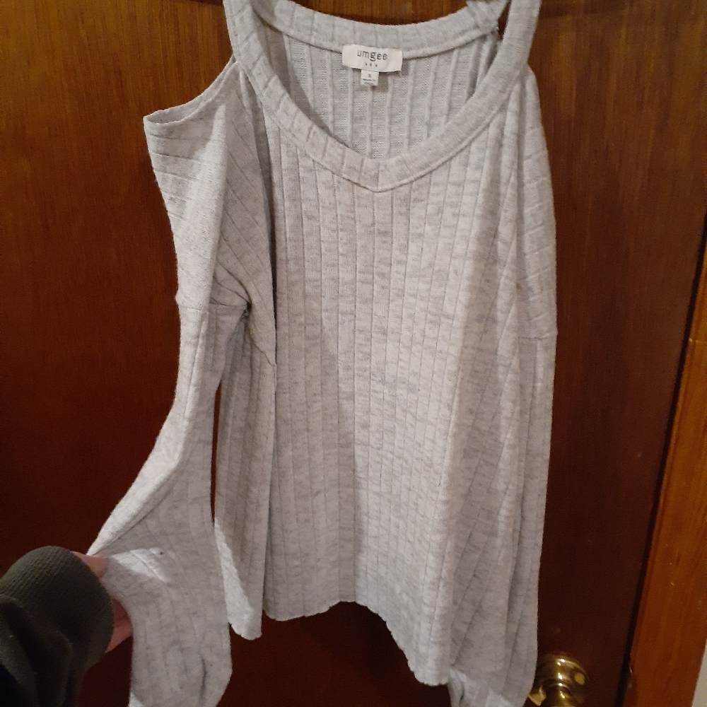 Umgee open shoulder sweater